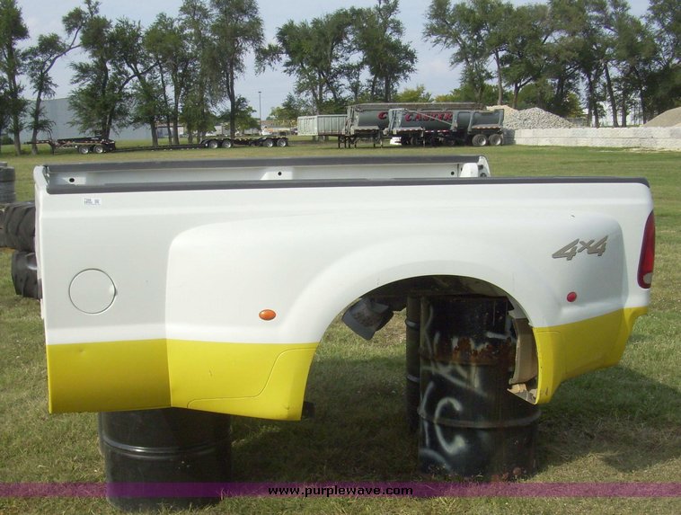 image for item 7366 F-350 dual tire pickup bed