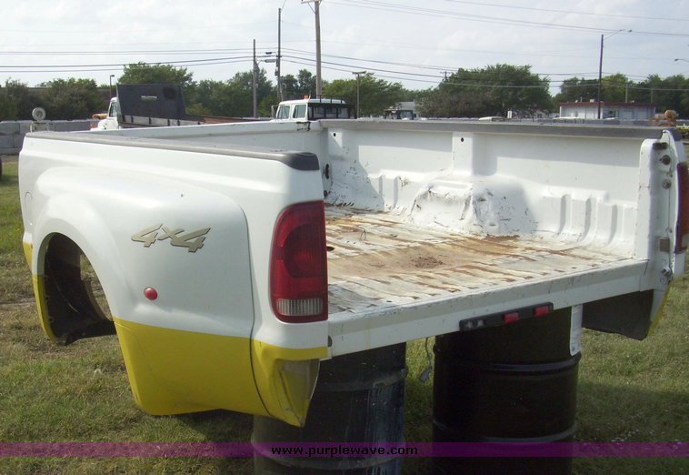 image for item 7366 F-350 dual tire pickup bed