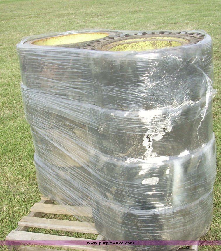 image for item 7370 (8) skid steer tires
