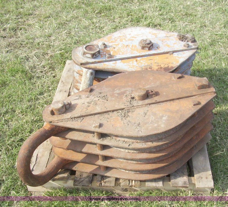 image for item 7372 (2) block and tackle pulleys