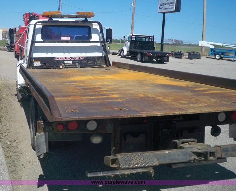 image for item 7399 1997 International 4700 rollback wrecker