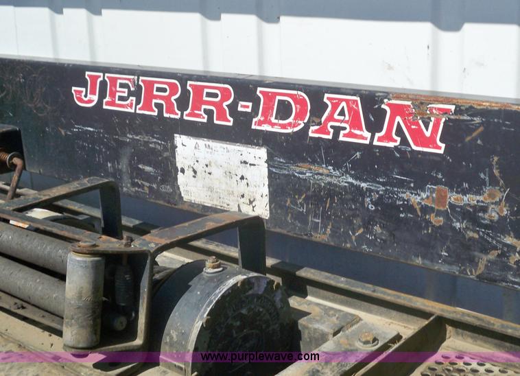 image for item 7399 1997 International 4700 rollback wrecker