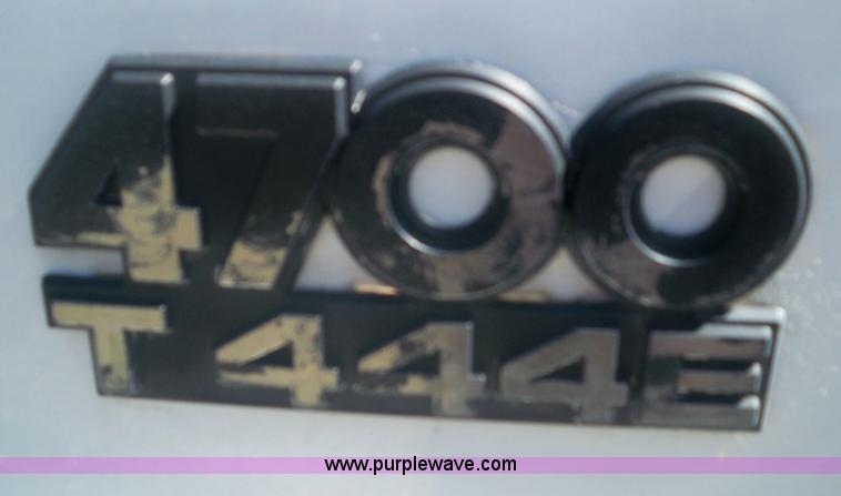 image for item 7399 1997 International 4700 rollback wrecker