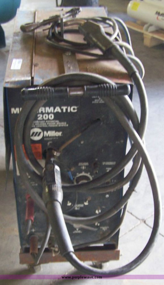 image for item 8604 Miller Millermatic 200 wire feed welder