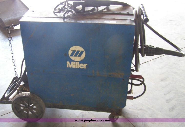image for item 8604 Miller Millermatic 200 wire feed welder