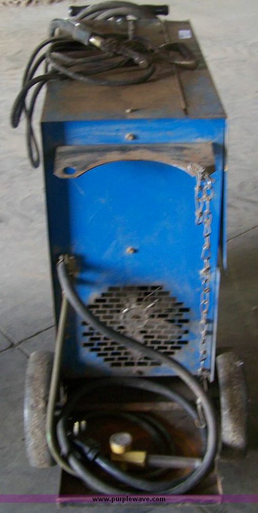 image for item 8604 Miller Millermatic 200 wire feed welder
