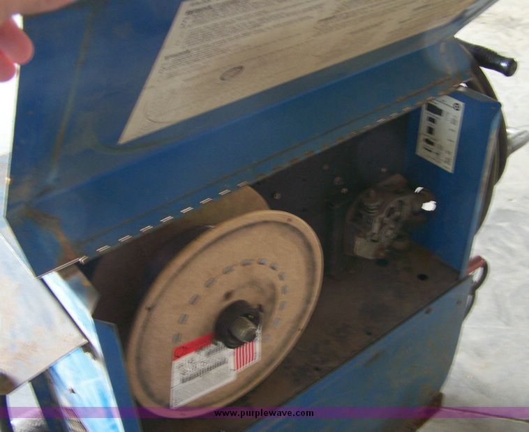 image for item 8604 Miller Millermatic 200 wire feed welder