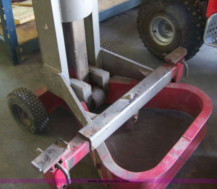 image for item 8607 Gray TNT550 14,000lbs.-capacity lift jack