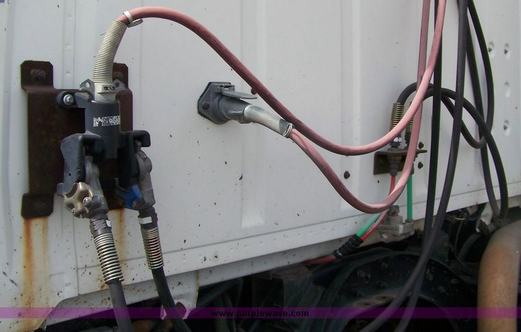 image for item 8613 1990 Ford Aeromax L-9000 single axle truck