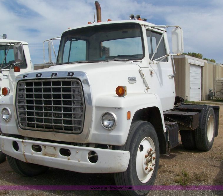 image for item 8614 1973 Ford 9000 single axle truck