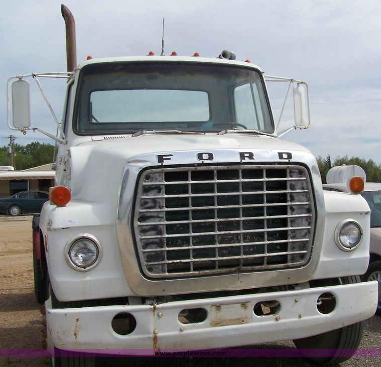 image for item 8614 1973 Ford 9000 single axle truck