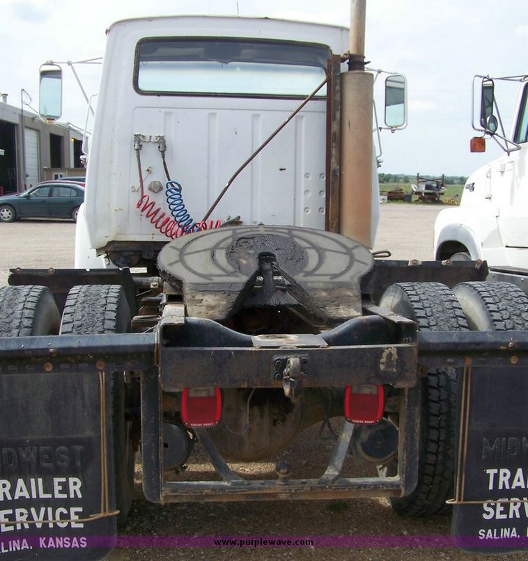 image for item 8614 1973 Ford 9000 single axle truck