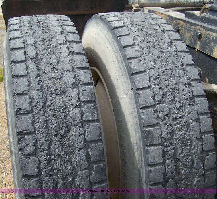 image for item 8614 1973 Ford 9000 single axle truck