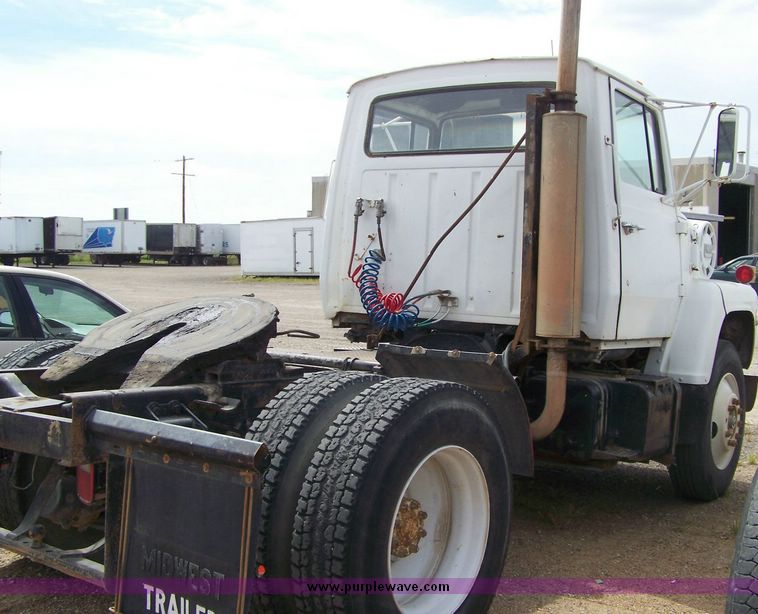 image for item 8614 1973 Ford 9000 single axle truck