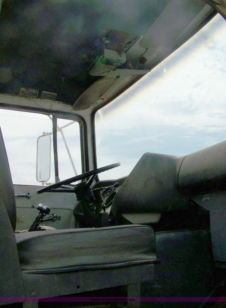 image for item 8614 1973 Ford 9000 single axle truck