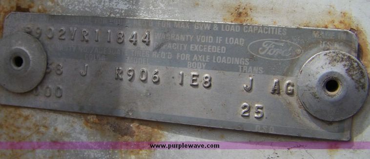 image for item 8614 1973 Ford 9000 single axle truck