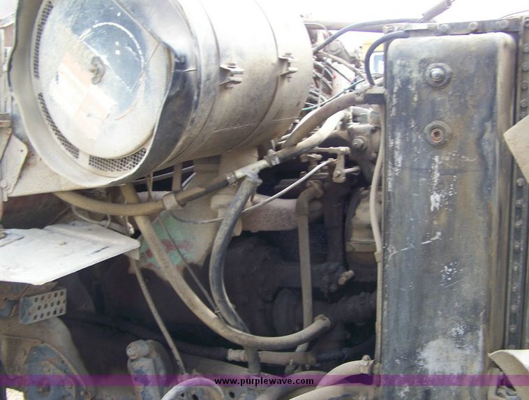 image for item 8614 1973 Ford 9000 single axle truck