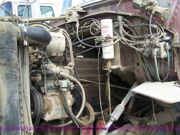 image for item 8614 1973 Ford 9000 single axle truck
