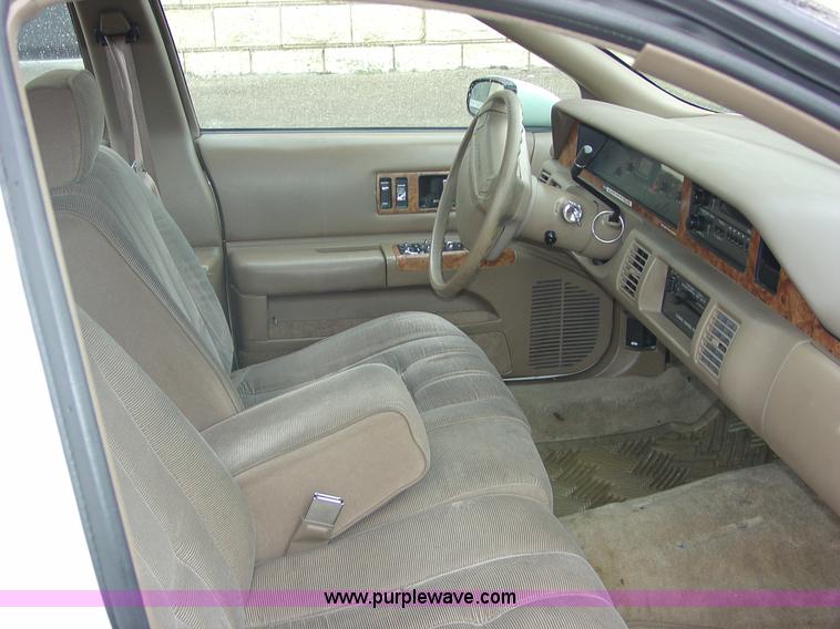 image for item 8930 1993 Chevrolet Caprice Classic