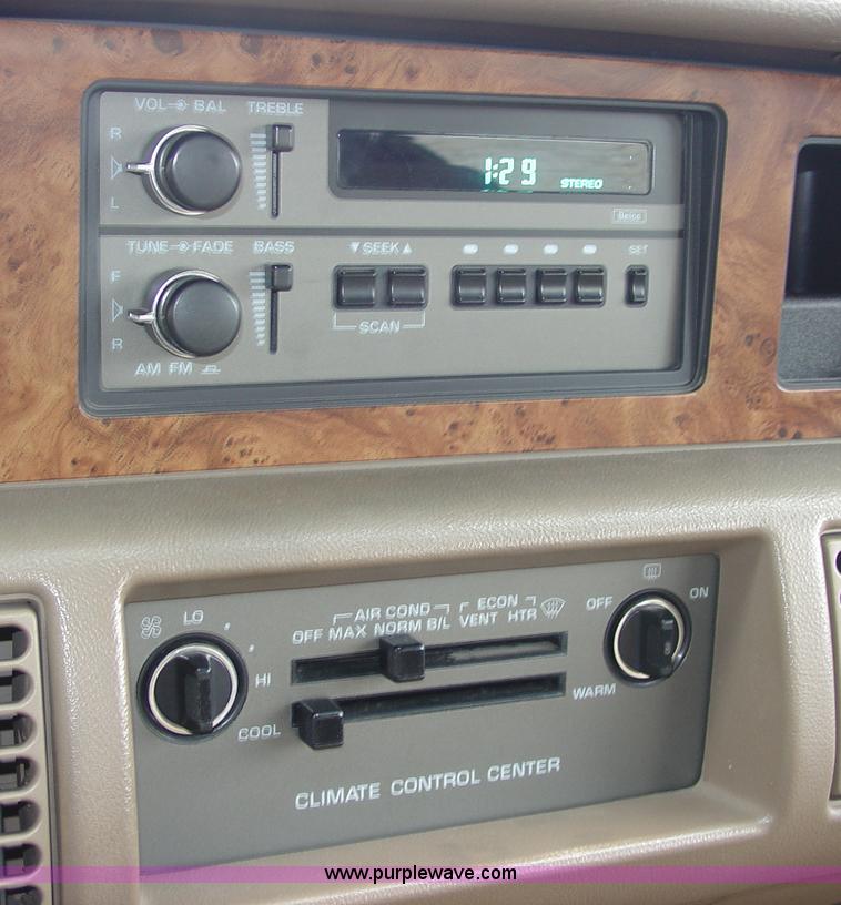 image for item 8930 1993 Chevrolet Caprice Classic