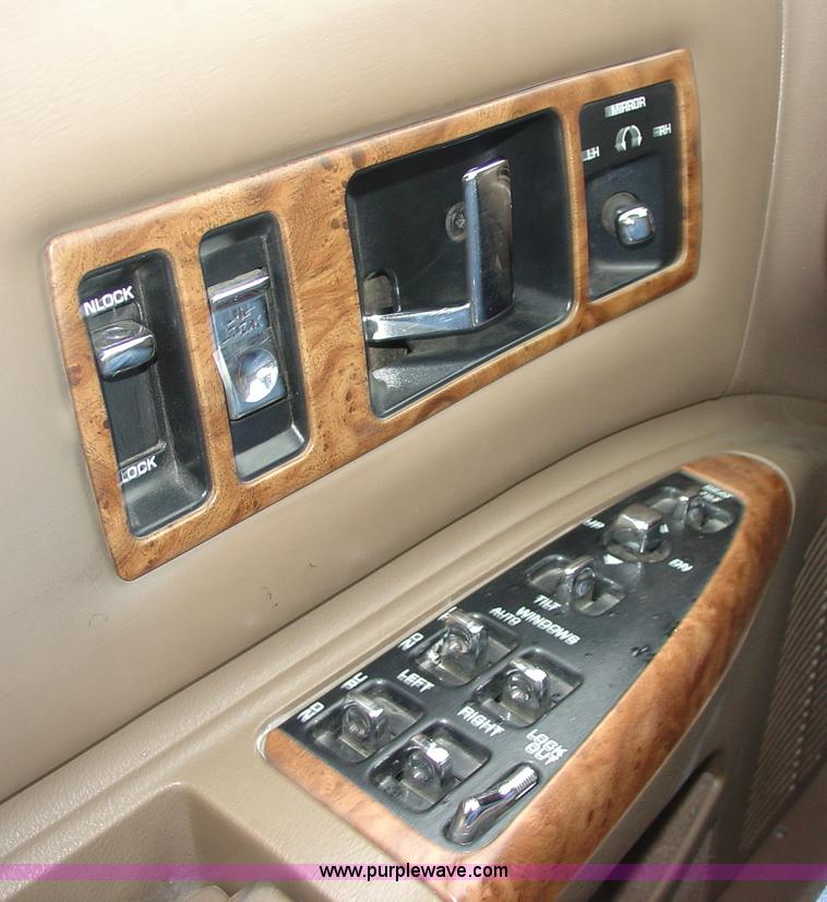 image for item 8930 1993 Chevrolet Caprice Classic