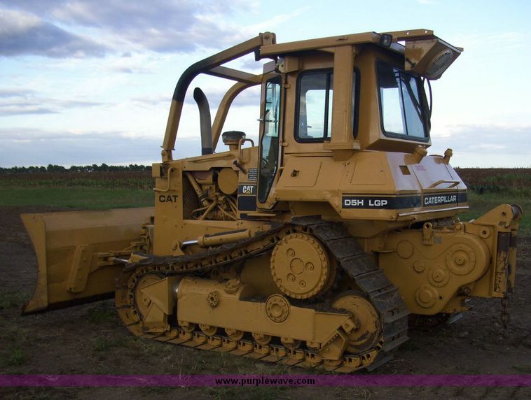 image for item 2500 1989 Caterpillar D5H Series 2 dozer