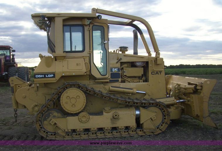 image for item 2500 1989 Caterpillar D5H Series 2 dozer