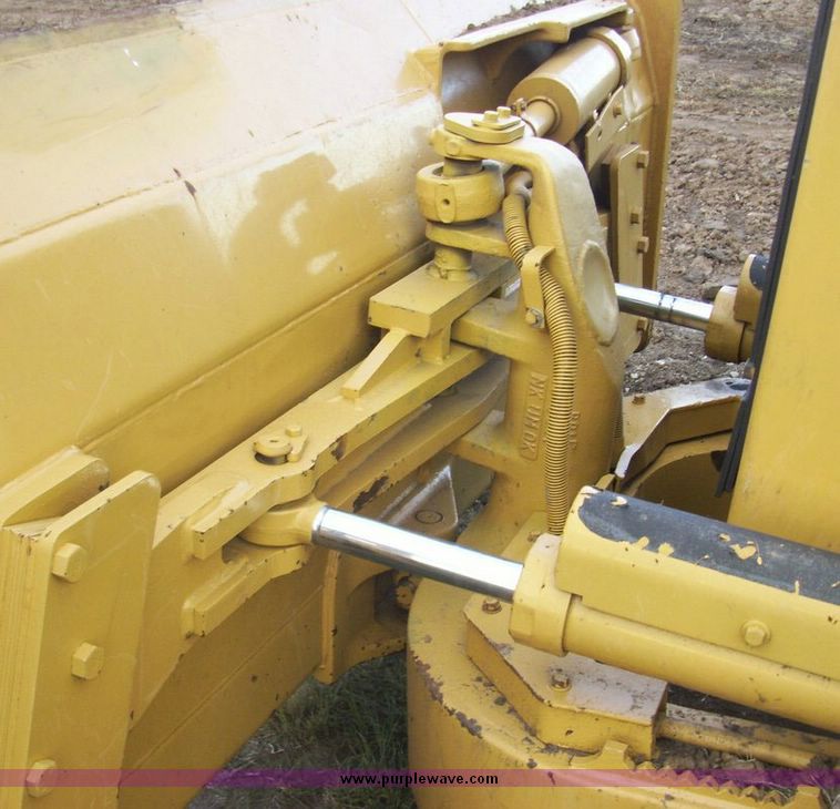 image for item 2500 1989 Caterpillar D5H Series 2 dozer