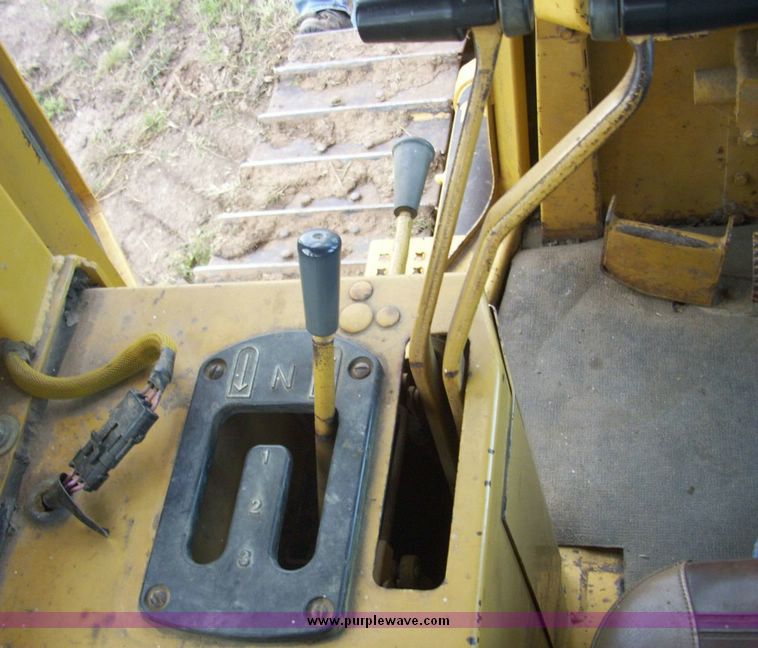 image for item 2500 1989 Caterpillar D5H Series 2 dozer