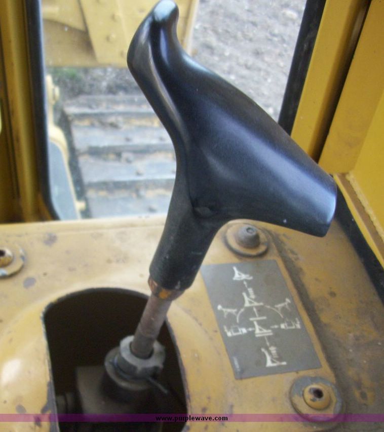 image for item 2500 1989 Caterpillar D5H Series 2 dozer