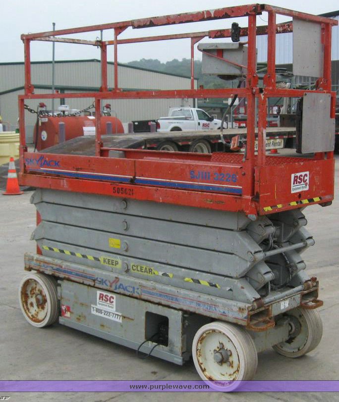 image for item 6503 2004 Skyjack SJIII3226 scissor lift