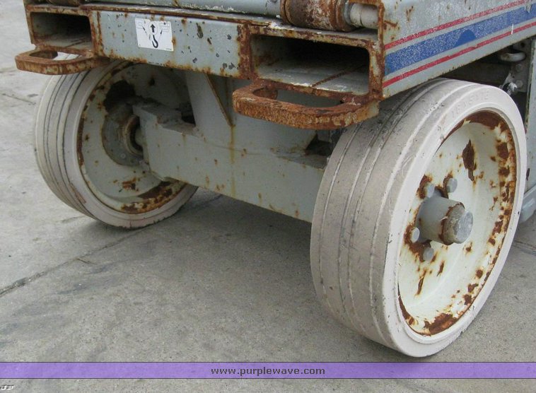 image for item 6503 2004 Skyjack SJIII3226 scissor lift