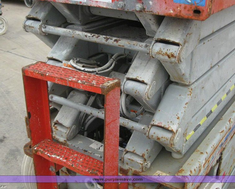 image for item 6503 2004 Skyjack SJIII3226 scissor lift