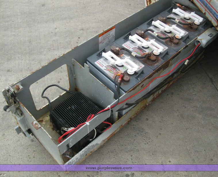 image for item 6503 2004 Skyjack SJIII3226 scissor lift