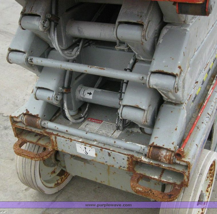 image for item 6503 2004 Skyjack SJIII3226 scissor lift