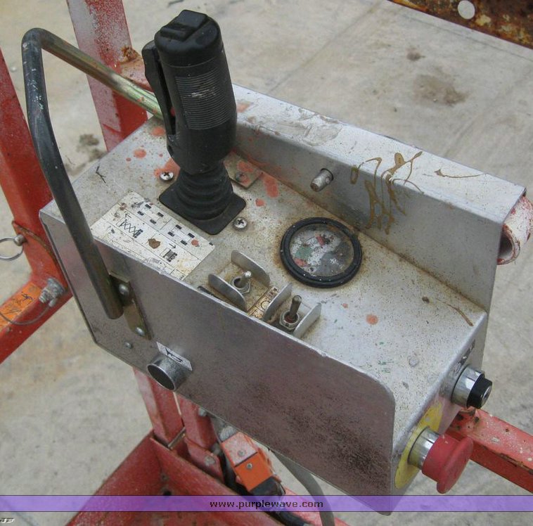 image for item 6503 2004 Skyjack SJIII3226 scissor lift