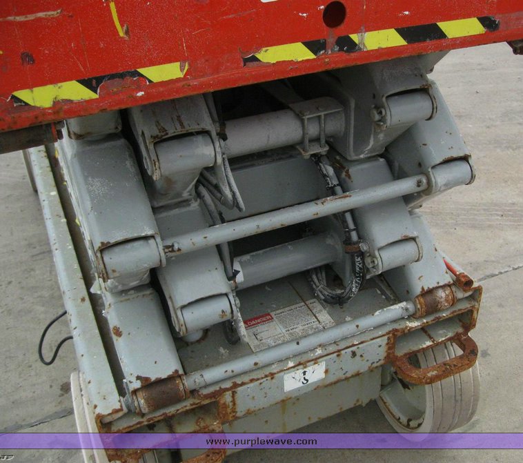 image for item 6503 2004 Skyjack SJIII3226 scissor lift