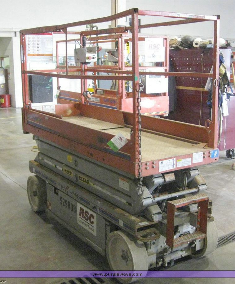 image for item 6507 2004 Skyjack SJ3220 scissor lift