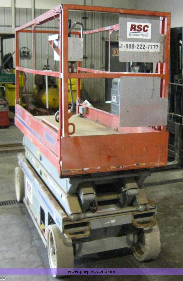 image for item 6507 2004 Skyjack SJ3220 scissor lift
