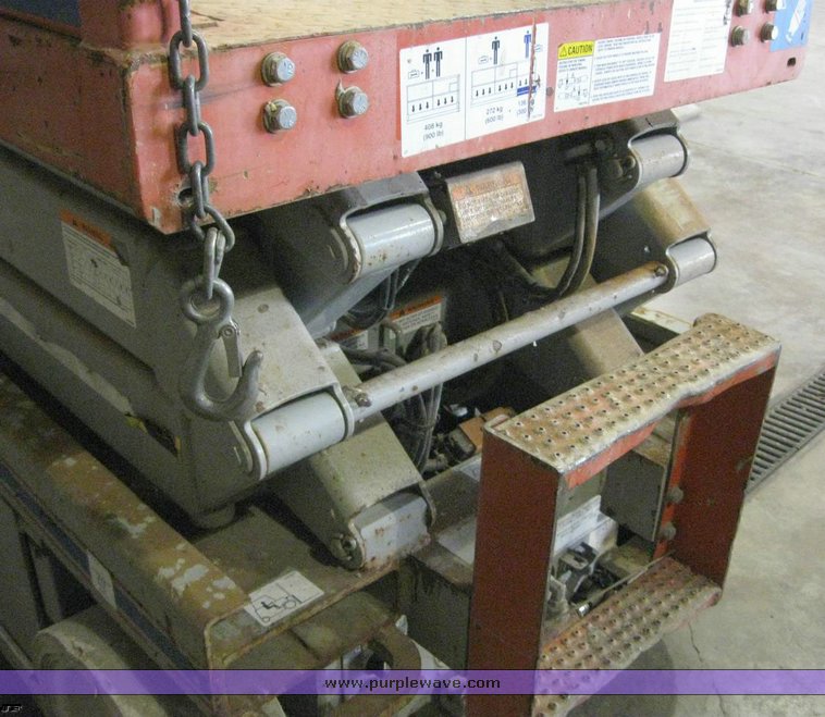 image for item 6507 2004 Skyjack SJ3220 scissor lift