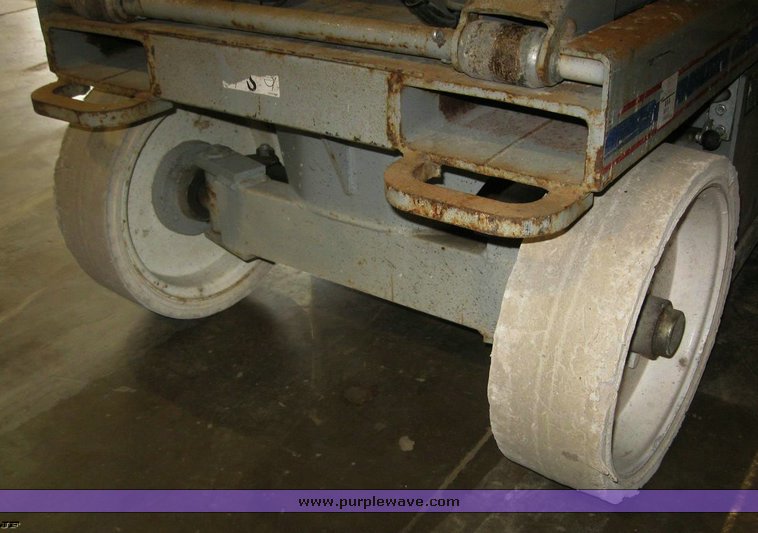 image for item 6507 2004 Skyjack SJ3220 scissor lift