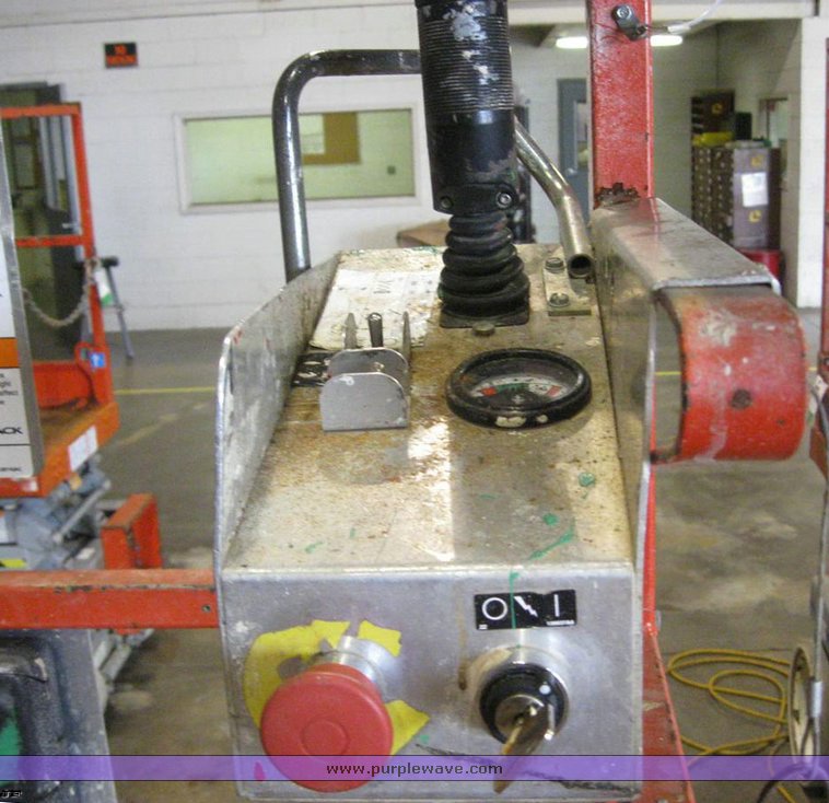 image for item 6507 2004 Skyjack SJ3220 scissor lift