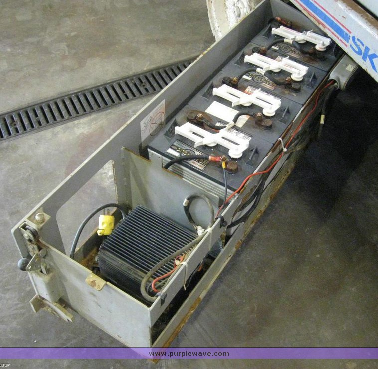 image for item 6507 2004 Skyjack SJ3220 scissor lift