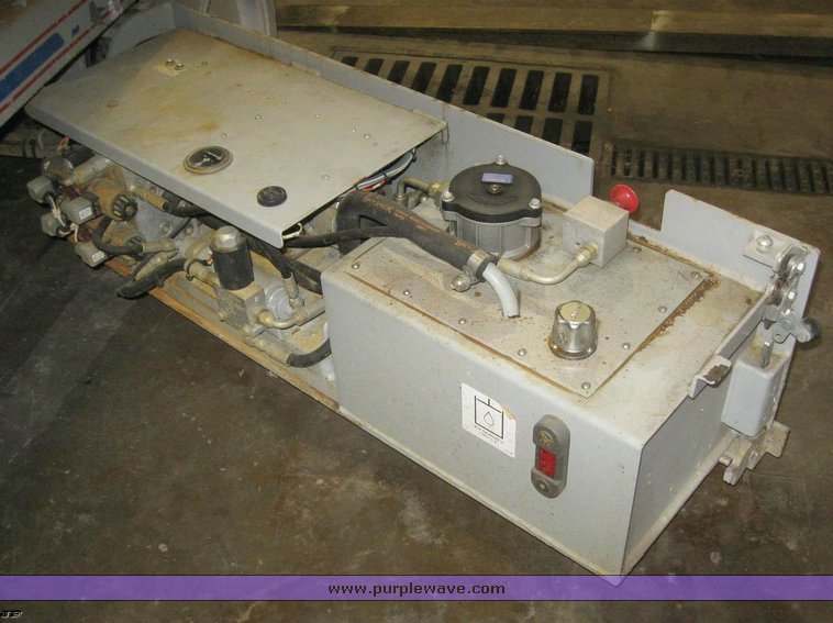 image for item 6507 2004 Skyjack SJ3220 scissor lift