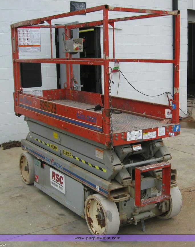 image for item 6508 2004 Skyjack SJ3220 scissor lift