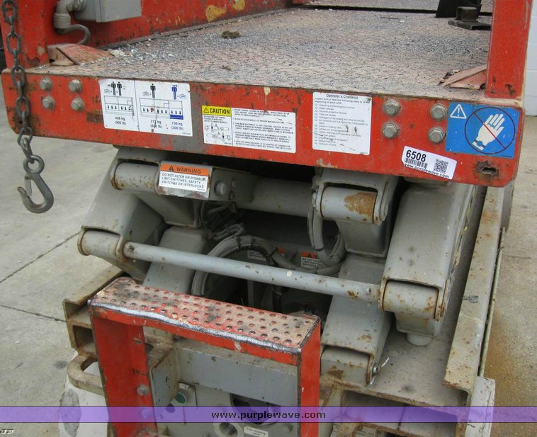 image for item 6508 2004 Skyjack SJ3220 scissor lift