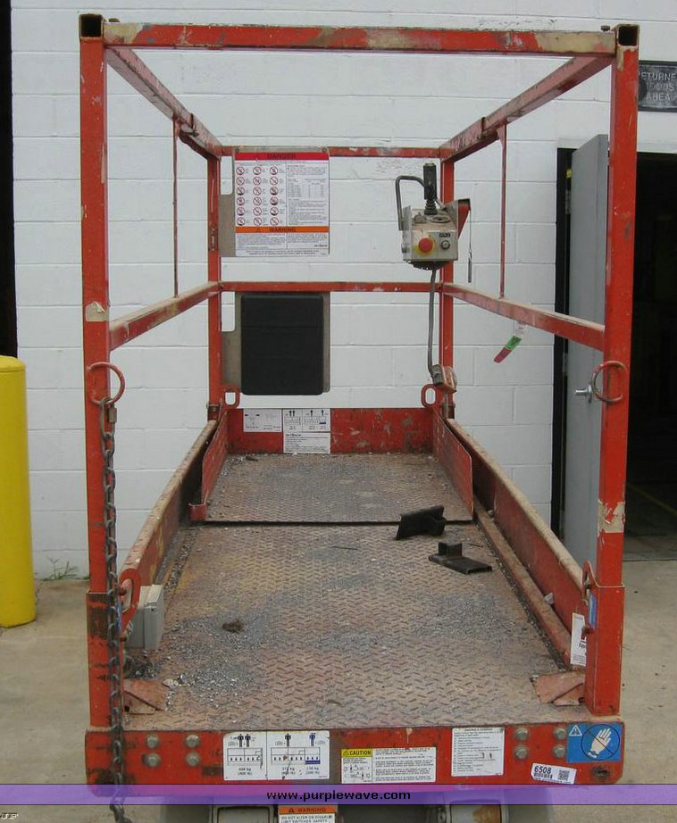 image for item 6508 2004 Skyjack SJ3220 scissor lift