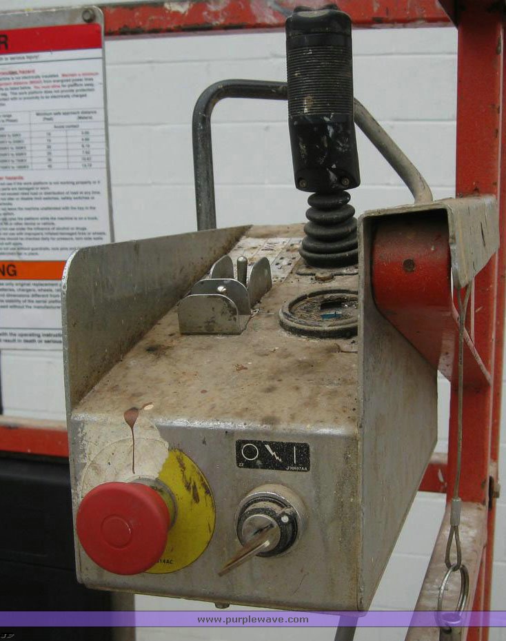 image for item 6508 2004 Skyjack SJ3220 scissor lift