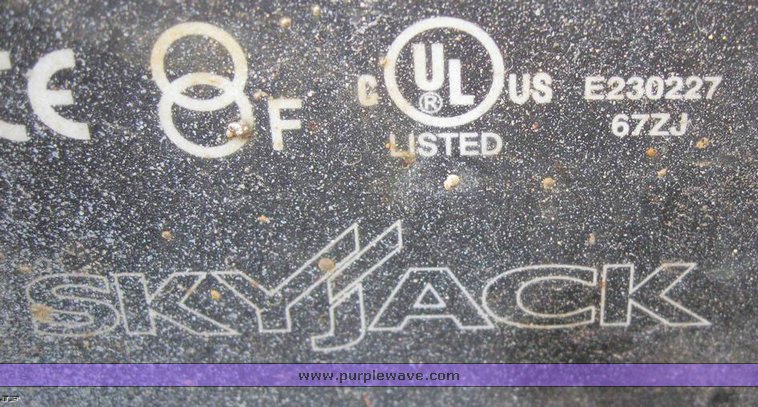 image for item 6508 2004 Skyjack SJ3220 scissor lift