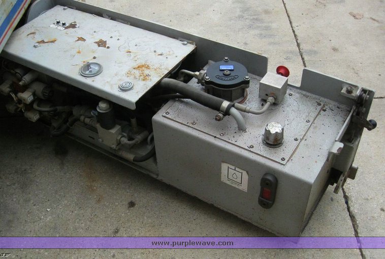 image for item 6508 2004 Skyjack SJ3220 scissor lift